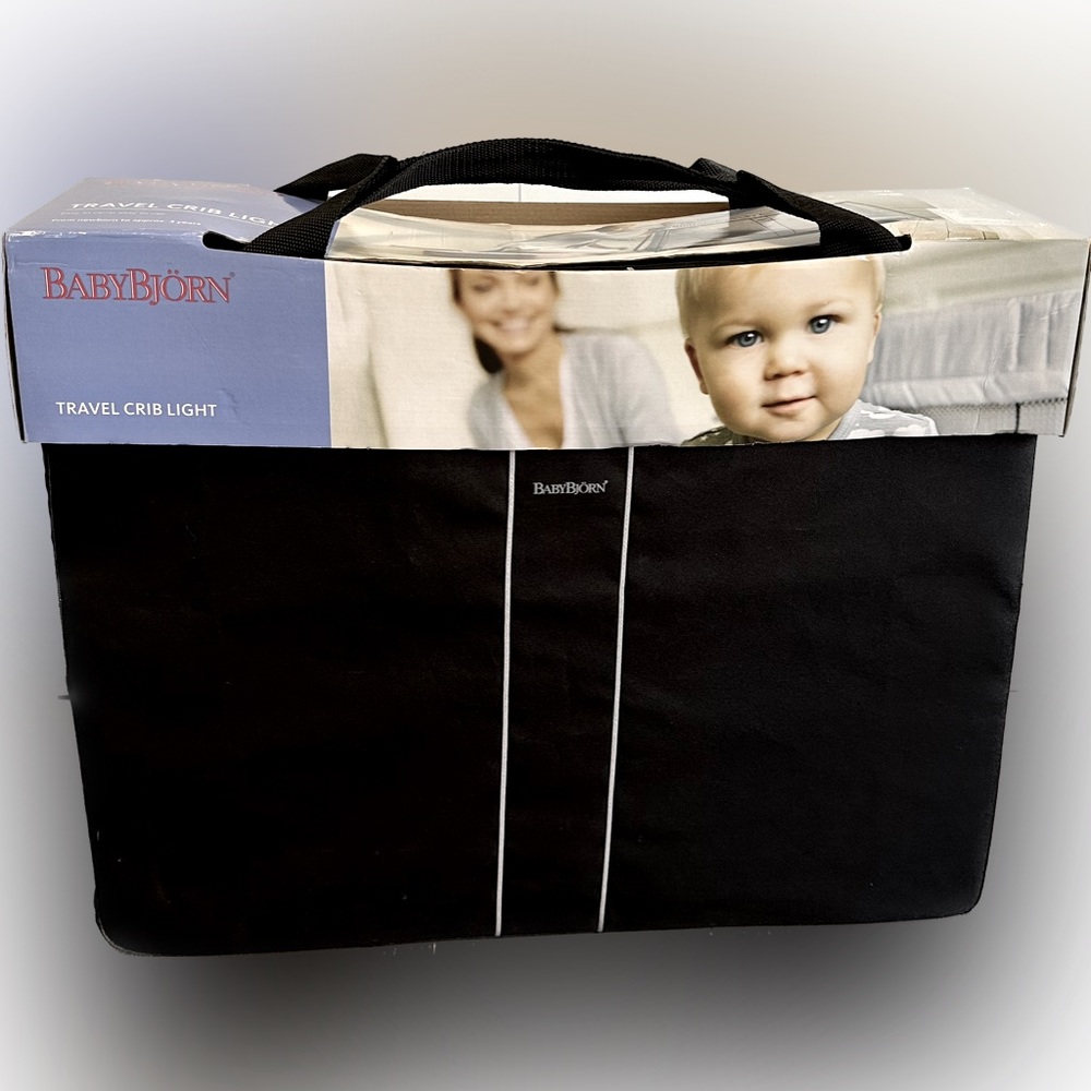 BABYBJÖRN TRAVEL CRIB LIGHT
Get a good night’s sleep, wherever your family goes.